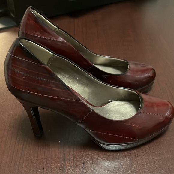 Deep Red Heel - Picture 2 of 3